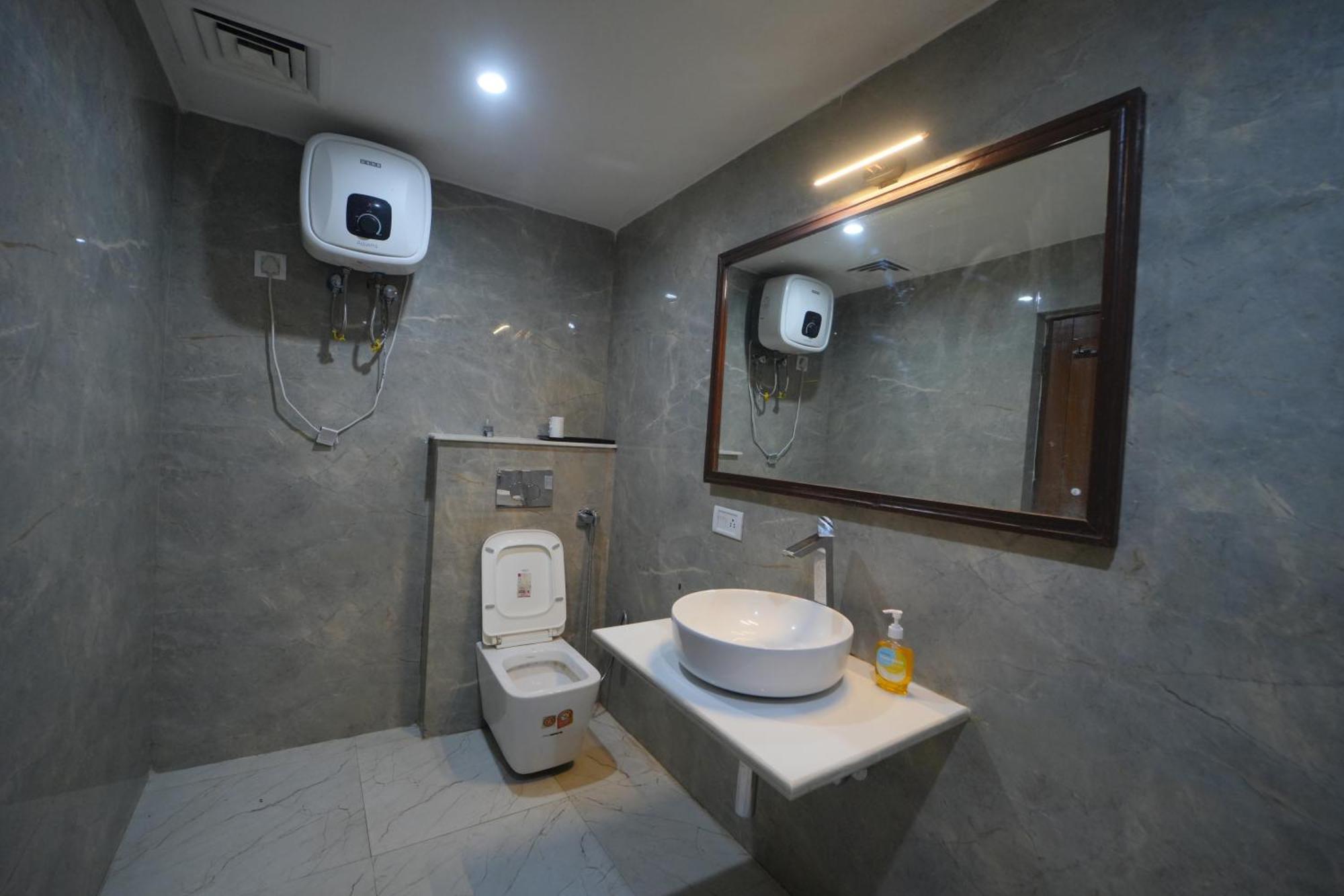 Hotel Saket Prayagraj Bagian luar foto