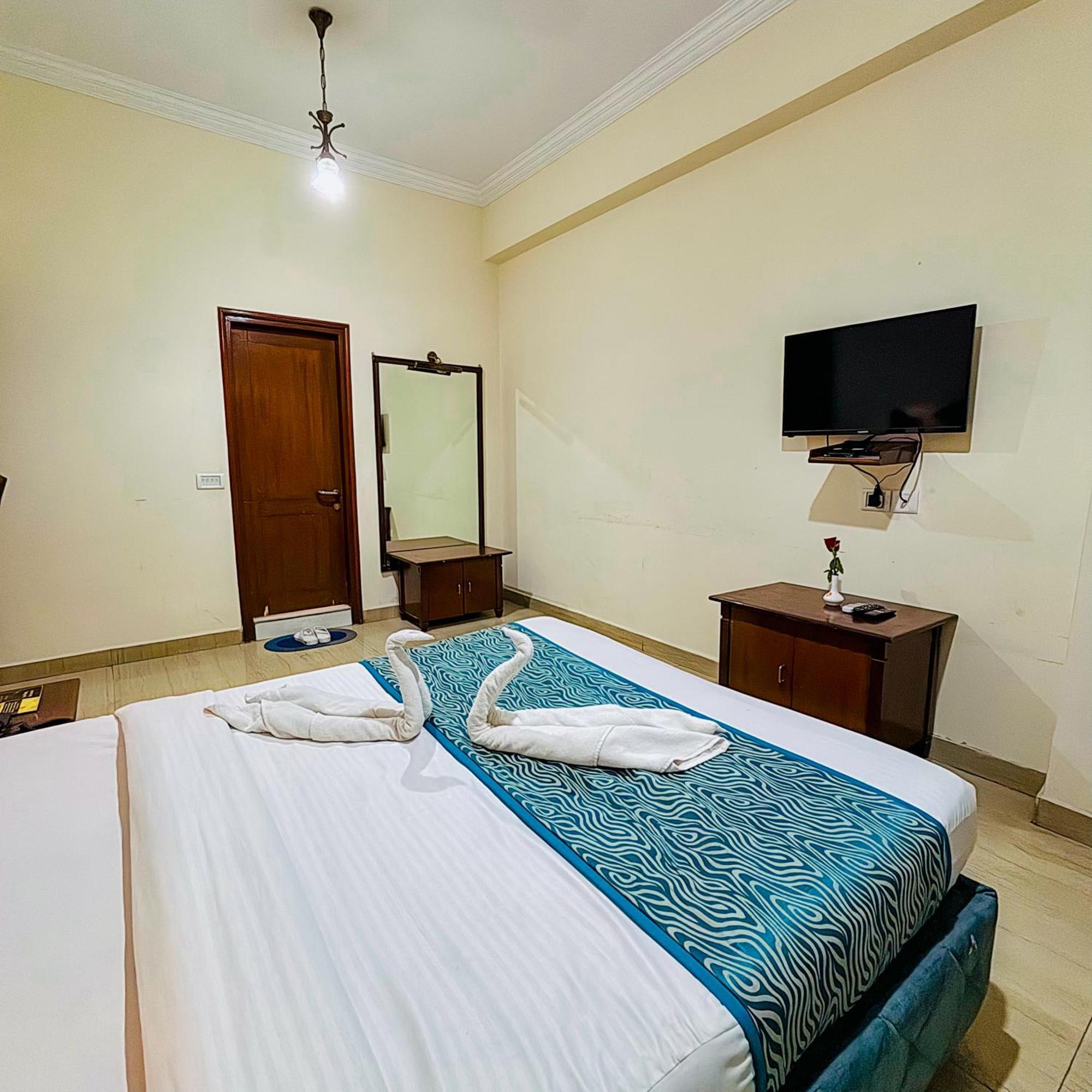 Hotel Saket Prayagraj Bagian luar foto