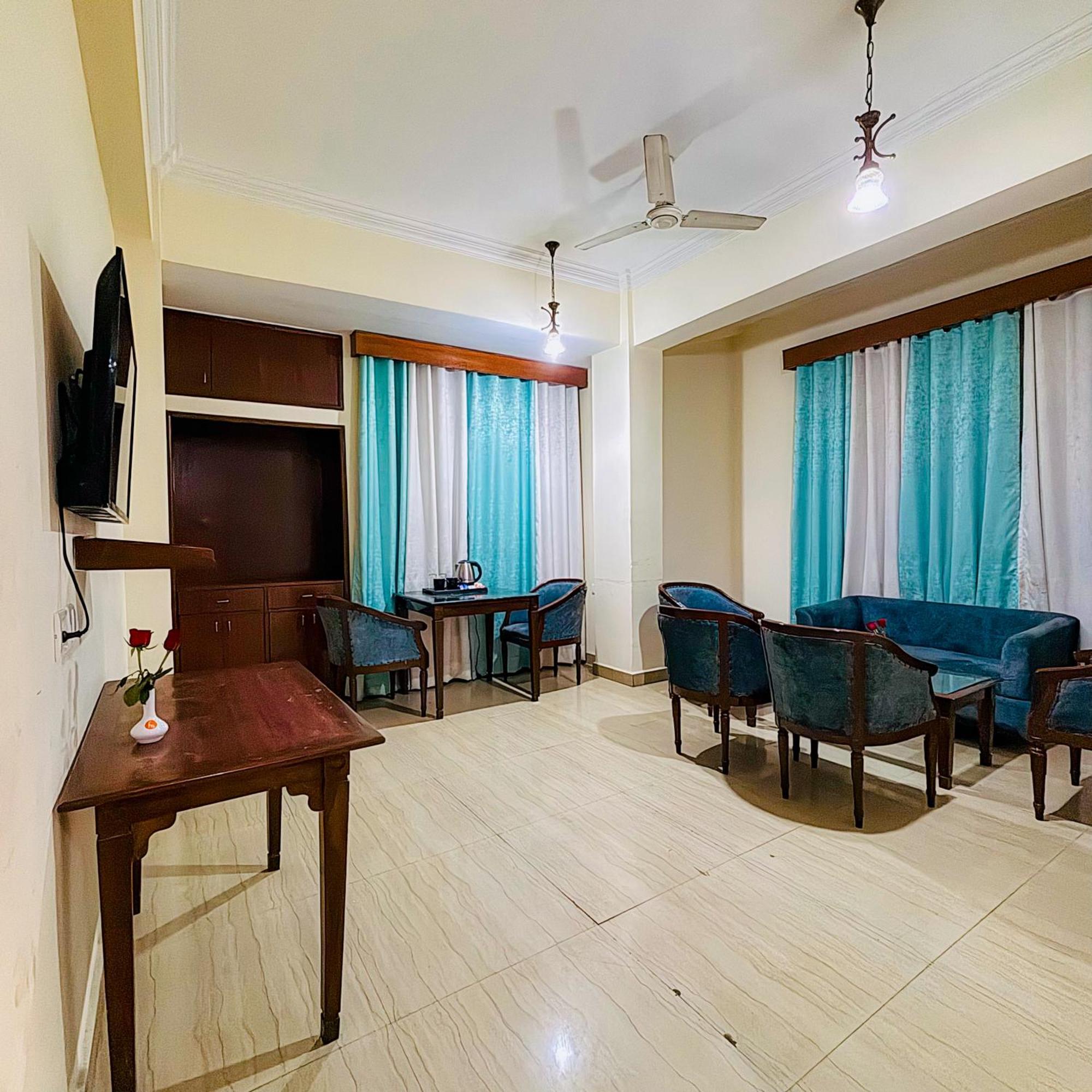 Hotel Saket Prayagraj Bagian luar foto