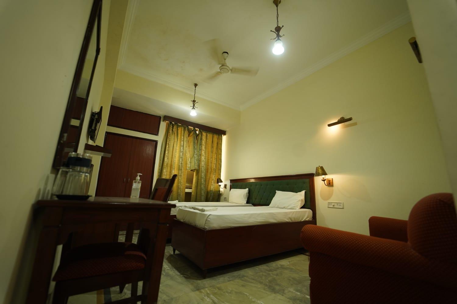 Hotel Saket Prayagraj Bagian luar foto