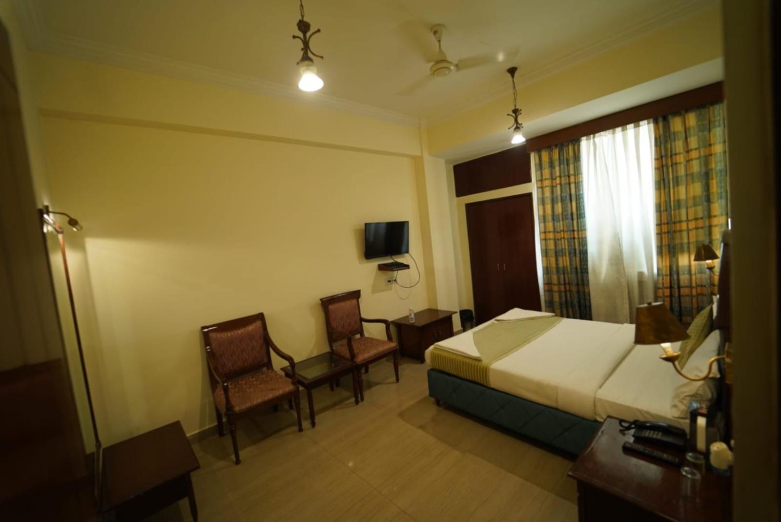 Hotel Saket Prayagraj Bagian luar foto